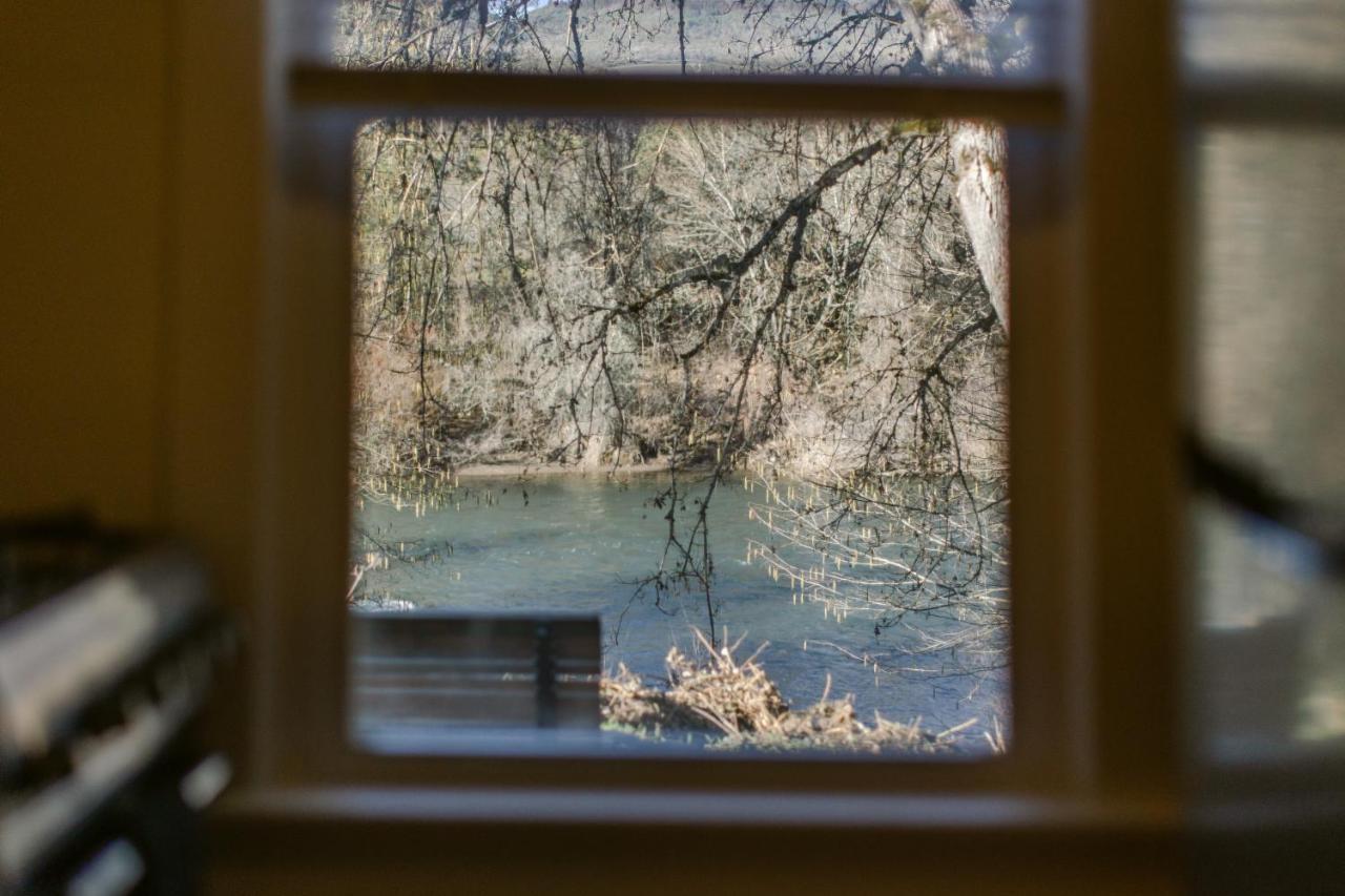 Waterfront River Apartments Rogue River Εξωτερικό φωτογραφία